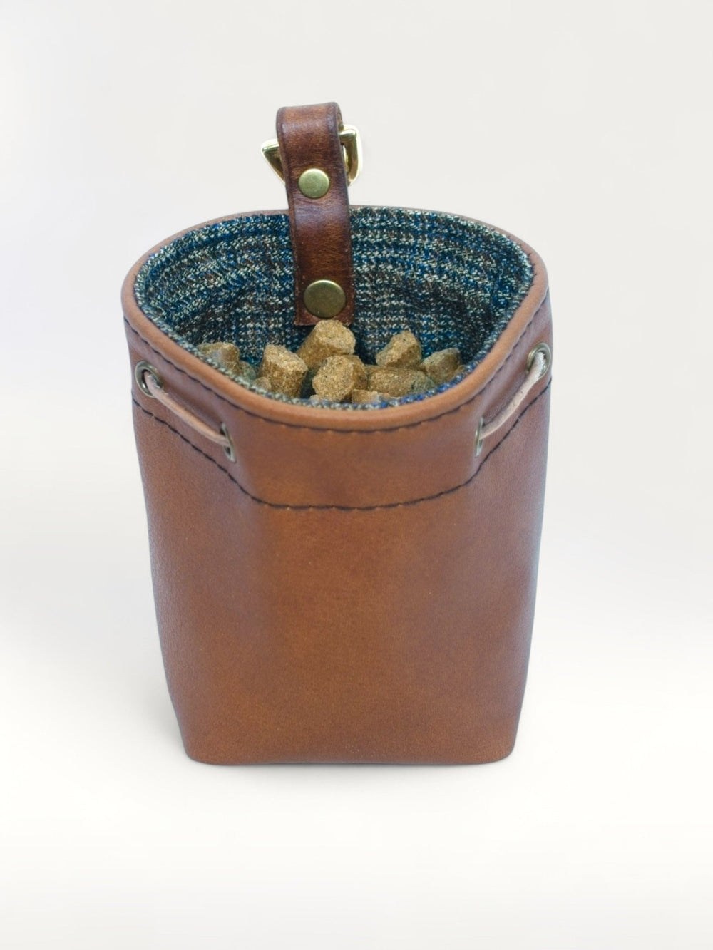 Handgefertigter Futterbeutel aus Echtleder - HappyHound