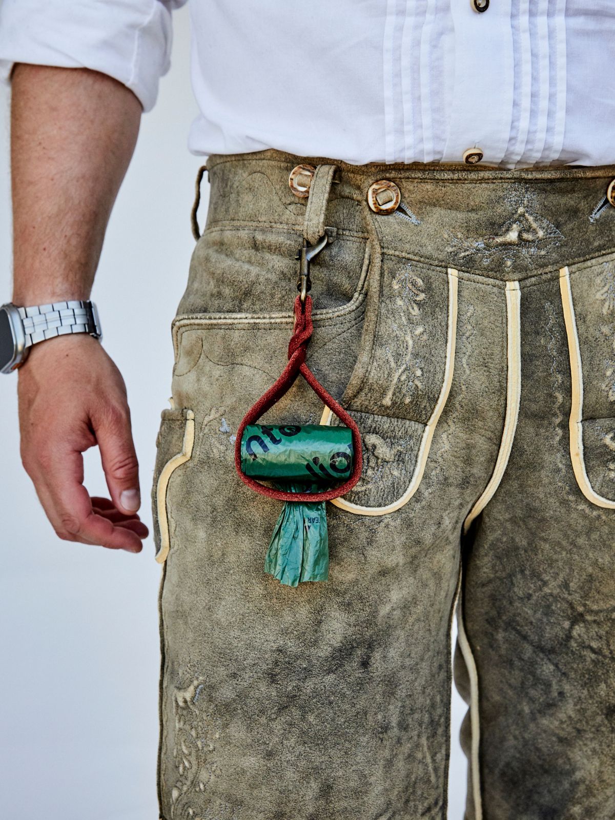 Kotbeutelhalter aus Fettleder