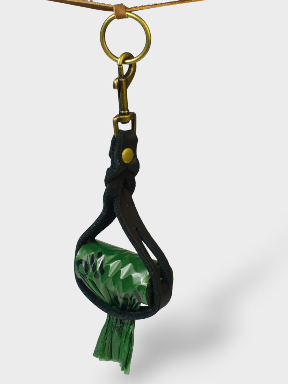 Kotbeutelhalter aus Fettleder