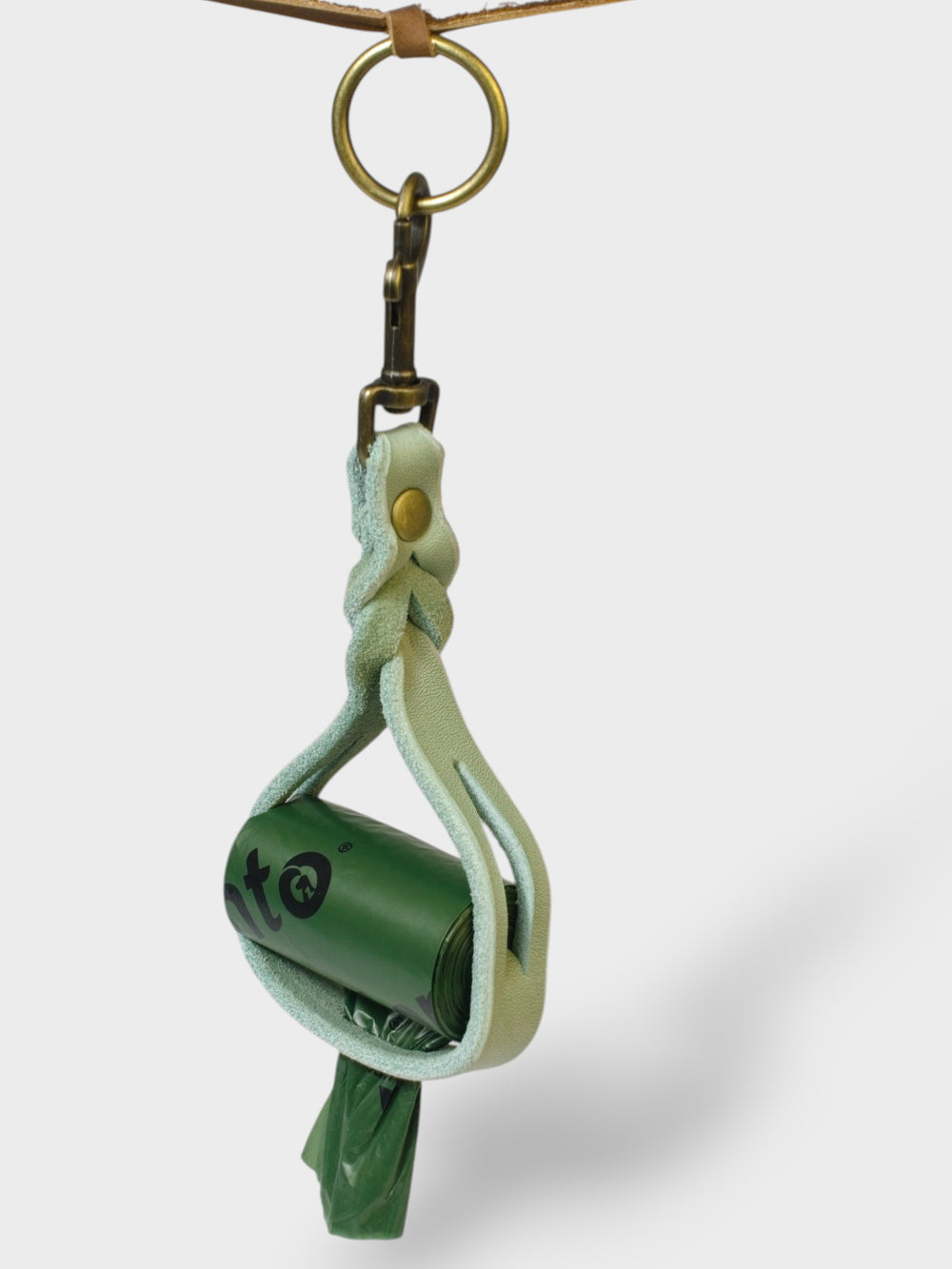 Kotbeutelhalter aus Fettleder