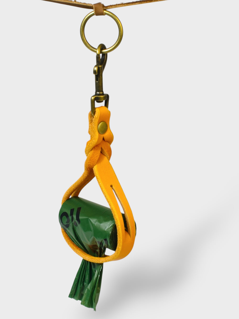 Kotbeutelhalter aus Fettleder