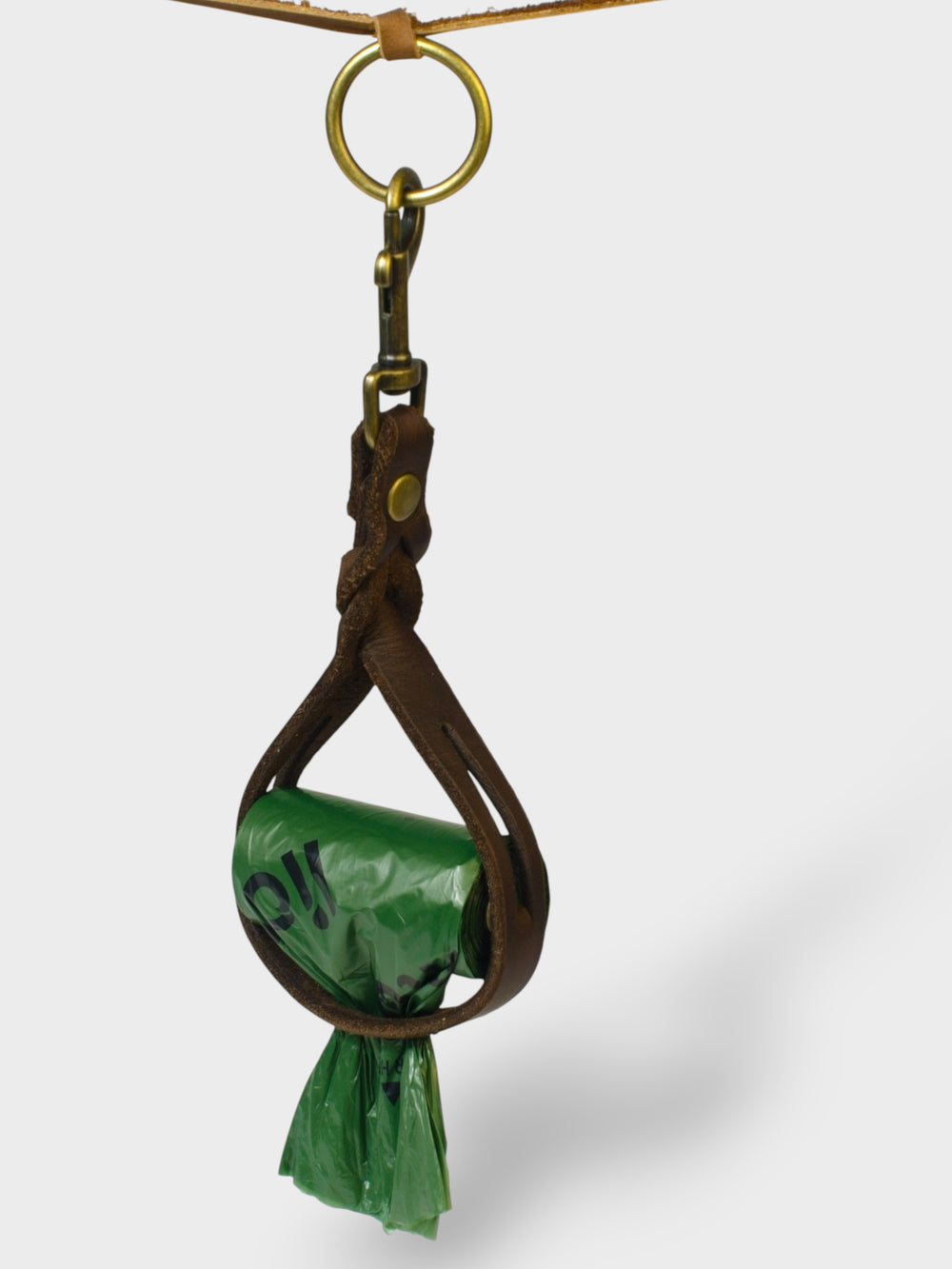 Kotbeutelhalter aus Fettleder