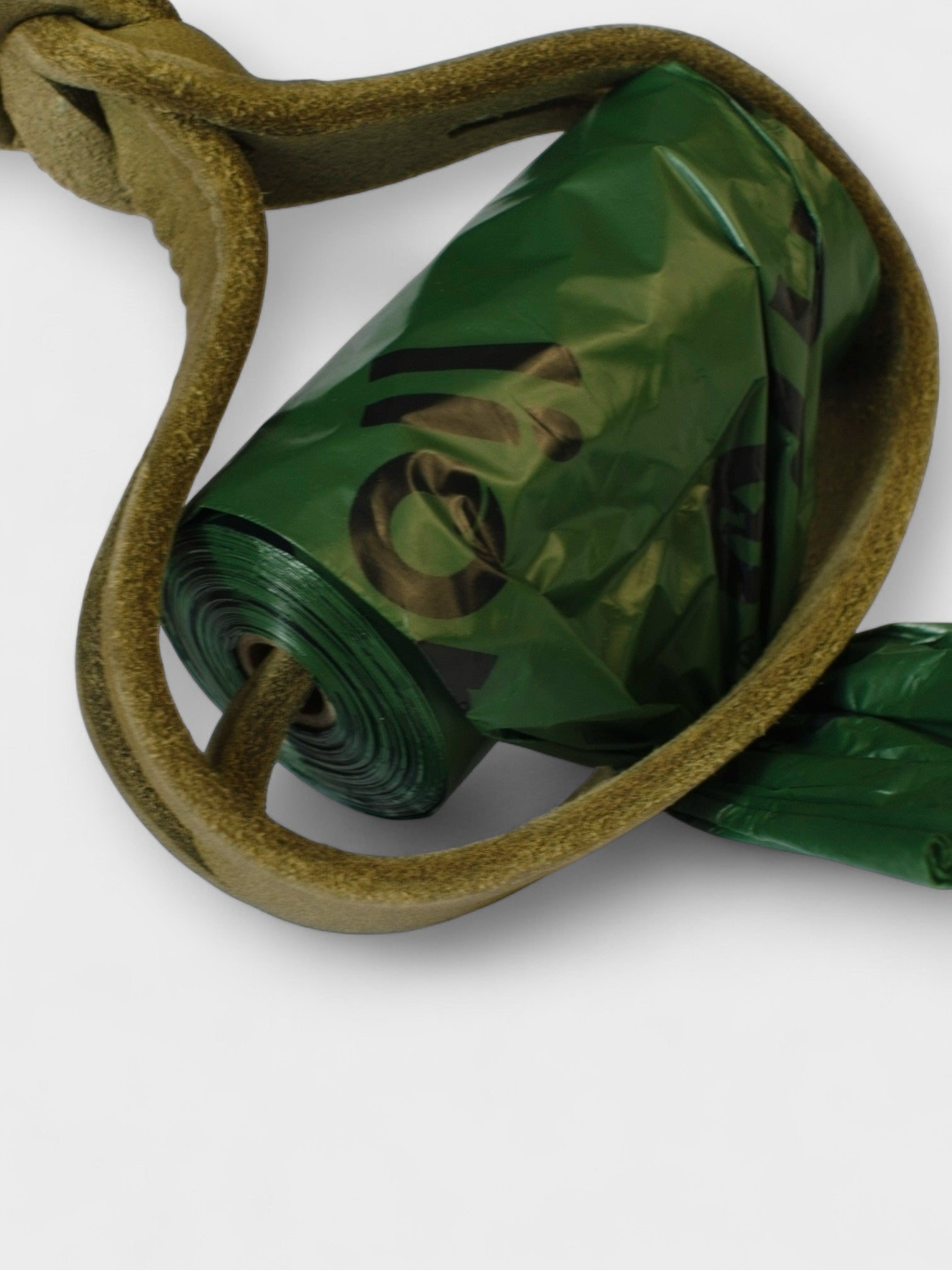 Kotbeutelhalter aus Fettleder