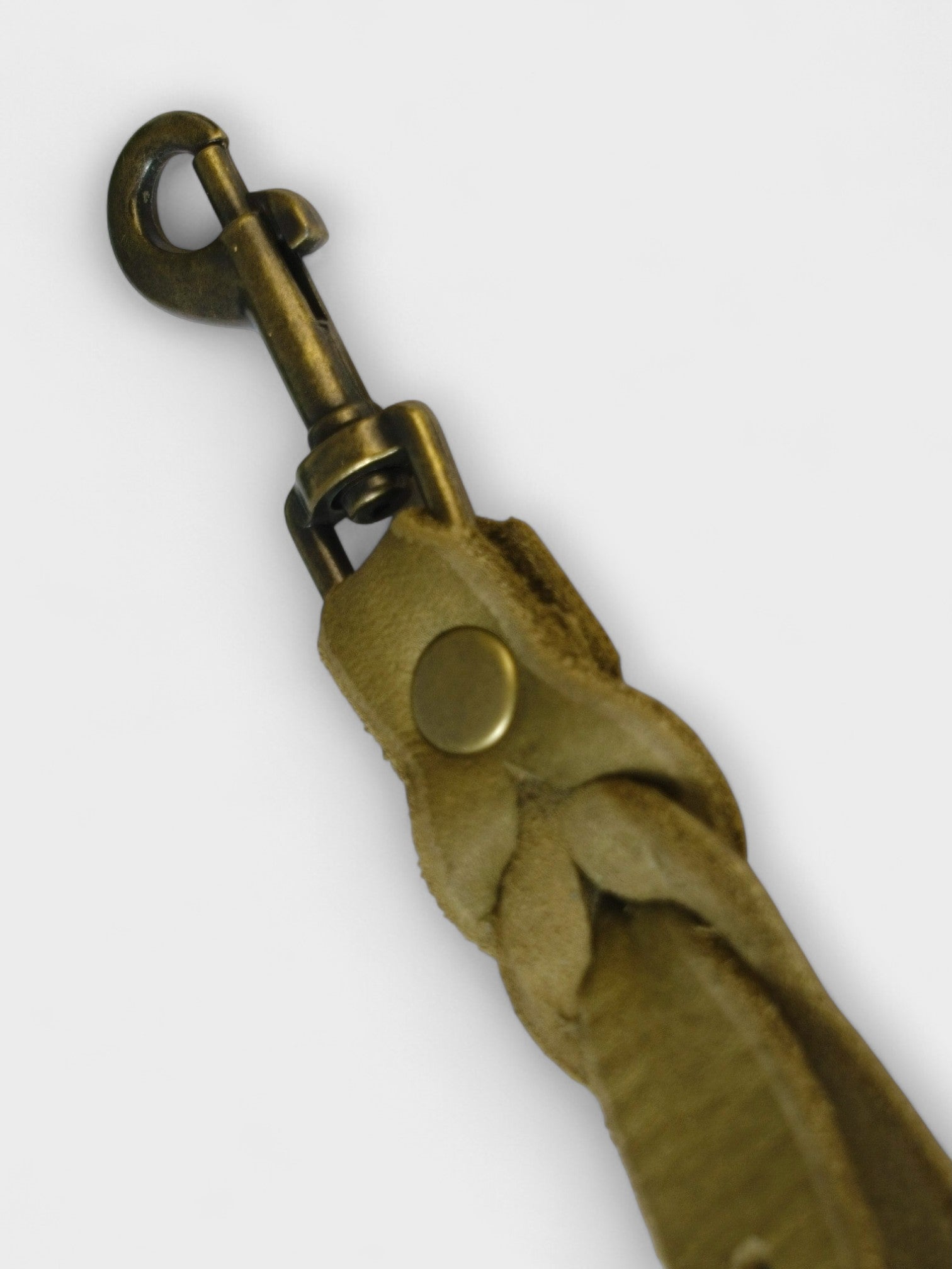 Kotbeutelhalter aus Fettleder